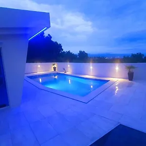  Apartment Penthouse Jacuzzi & Pool Apartmants